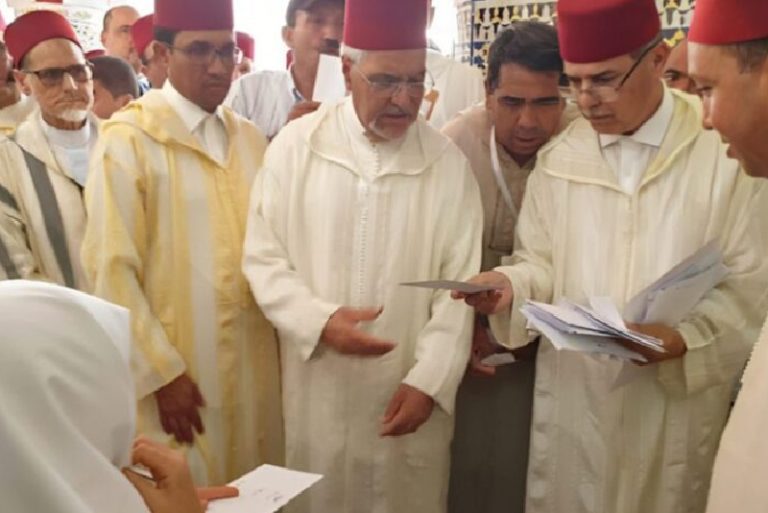 تاونات.. هبات ملكية لفائدة الشرفاء الصافيين وأشخاص معوزين لجنة من الحجابة الملكية، اليوم الأربعاء بتاونات، على تسليم هبات ملكية لفائدة الشرفاء الصافيين وأشخاص.jpeg