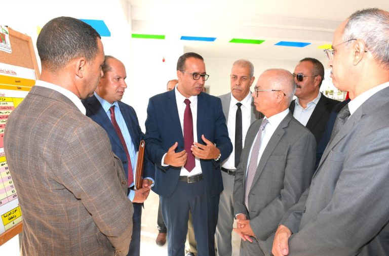 الحاجب: شكيب بنموسى يتفقد ظروف سير الدورة التكوينية حول مقاربة التدريس وفق المستوى المناسب السيد شكيب بنموسى.jpg