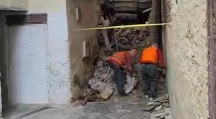 انهيار منزل مهجور بالمدينة العتيقة لفاس يعيد ملف البنايات المهددة للسقوط إلى الواجهة Img 20260128 wa0020.jpg